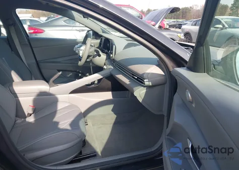 2023 Hyundai Elantra Sel z USA, uszkodzony, nr VIN 5NPLM4AG1PH104353